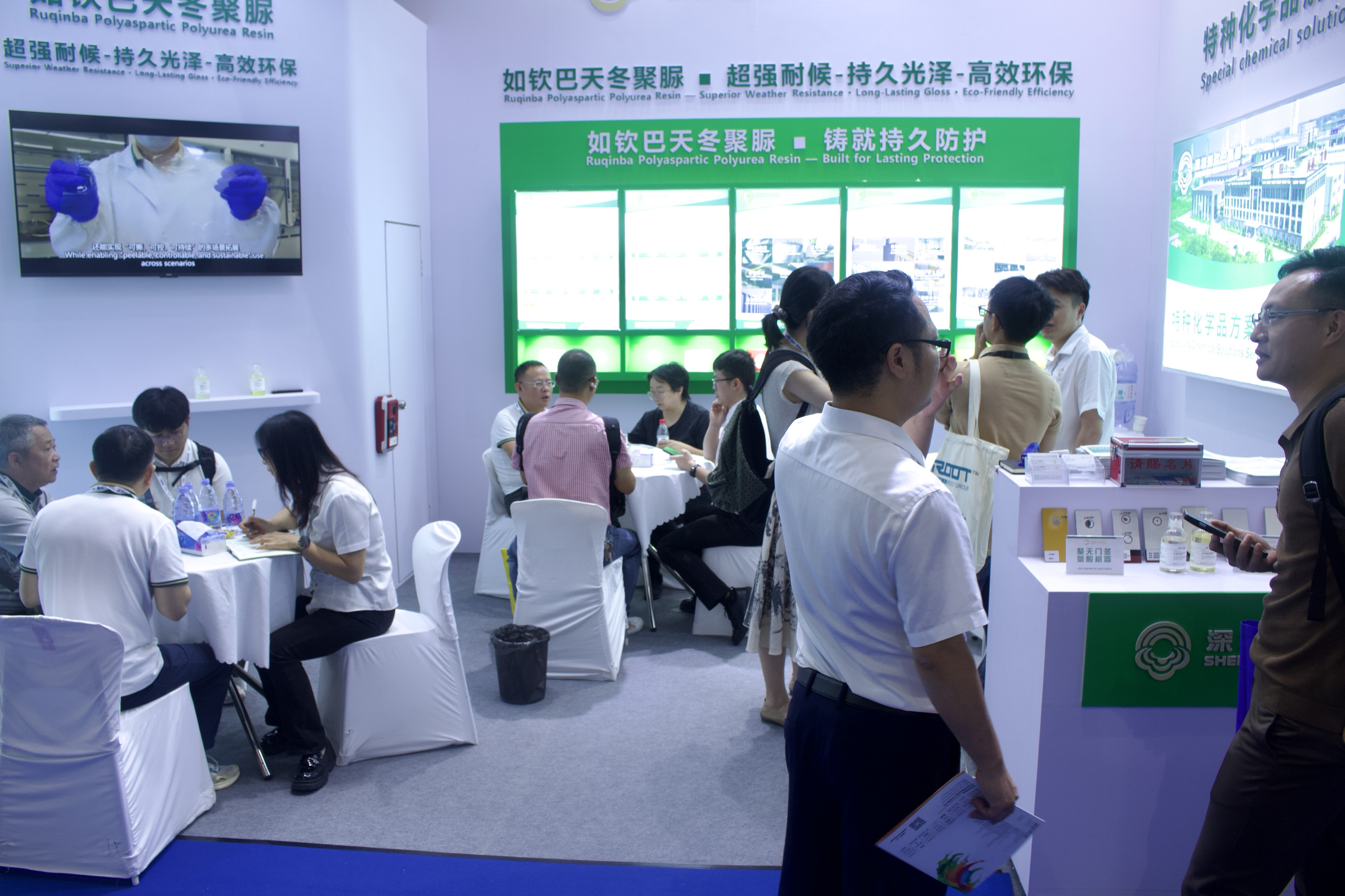 Exbici&oacute;n de resina polyasparica